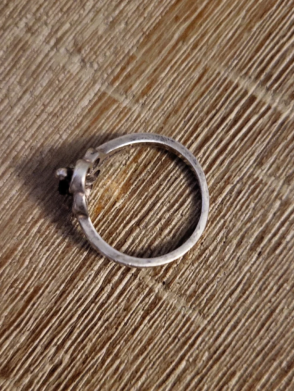 Vintage 925 Sterling Silver Garnet Stone Flower Ring